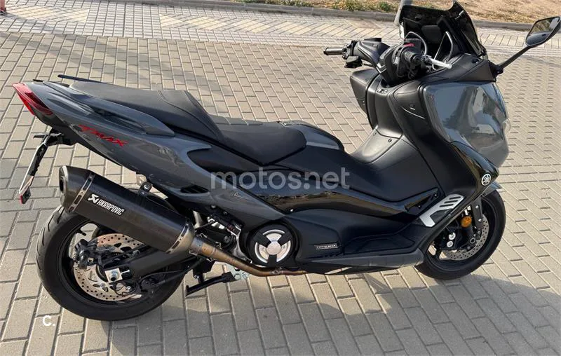 Yamaha TMAX – Vista 4