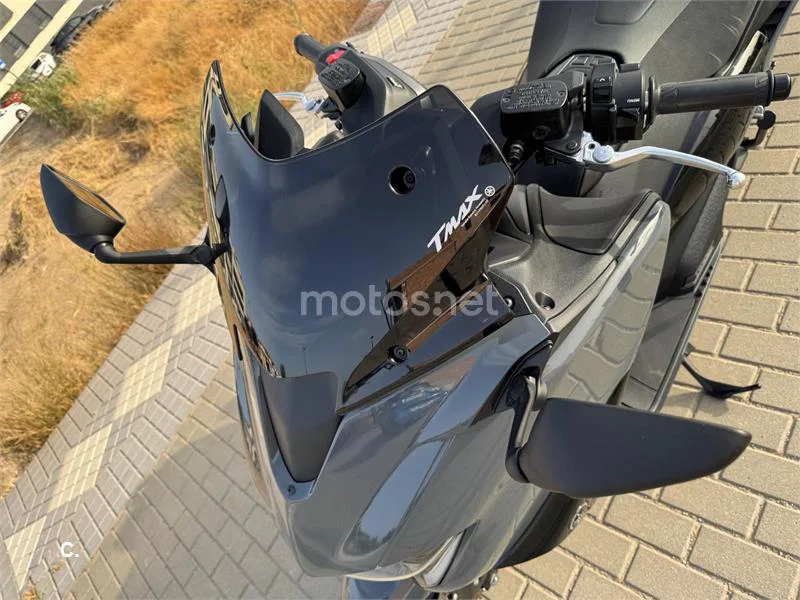 Yamaha TMAX – Vista 8