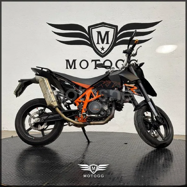 KTM 690 SMC R – Vista 3