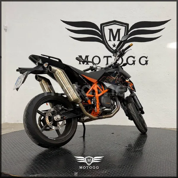 KTM 690 SMC R – Vista 7