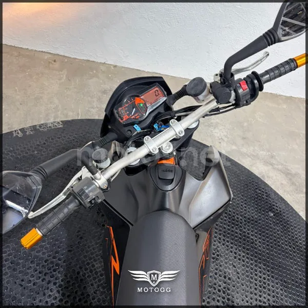 KTM 690 SMC R – Vista 9