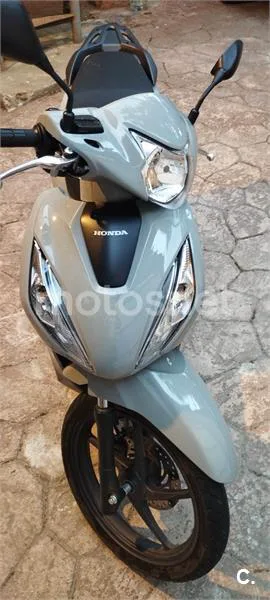 Honda Vision 110 – Vista 4