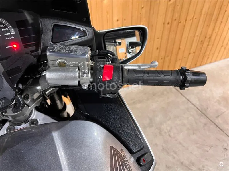 Honda Pan-European ST 1300 – Vista 19