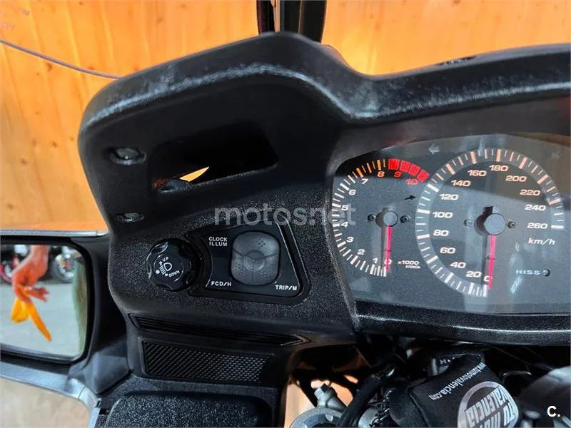 Honda Pan-European ST 1300 – Vista 23