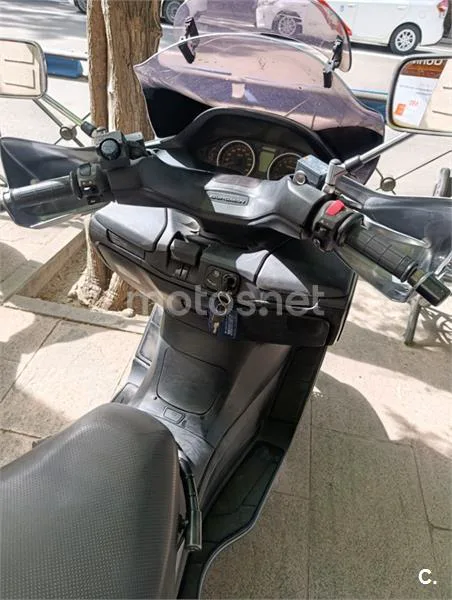 Suzuki Burgman 400 – Vista 12