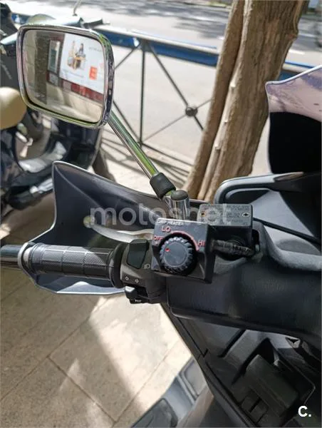 Suzuki Burgman 400 – Vista 4