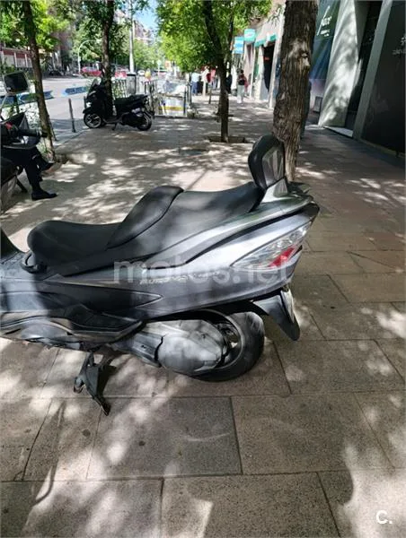 Suzuki Burgman 400 – Vista 6