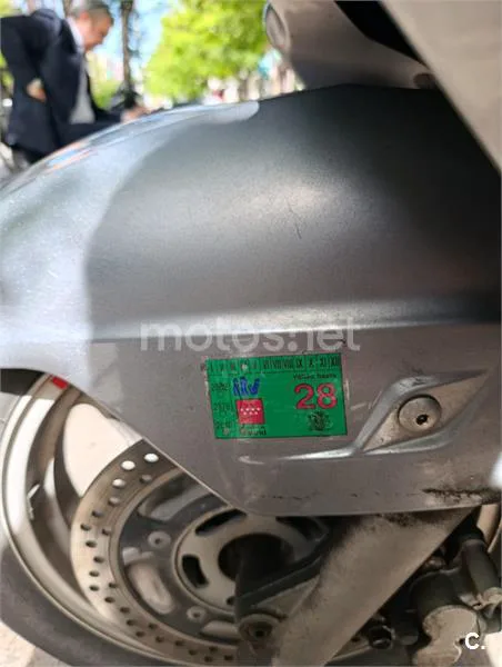 Suzuki Burgman 400 – Vista 9