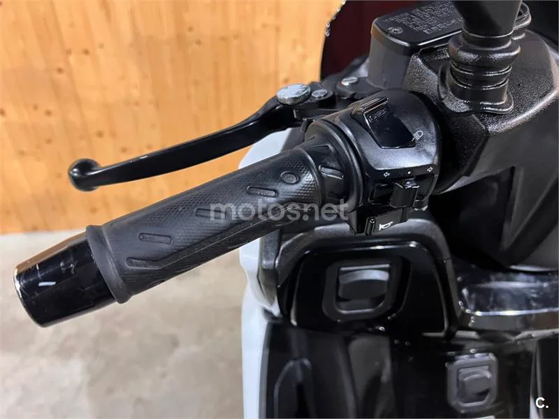 Kymco K-XCT 300i – Vista 18