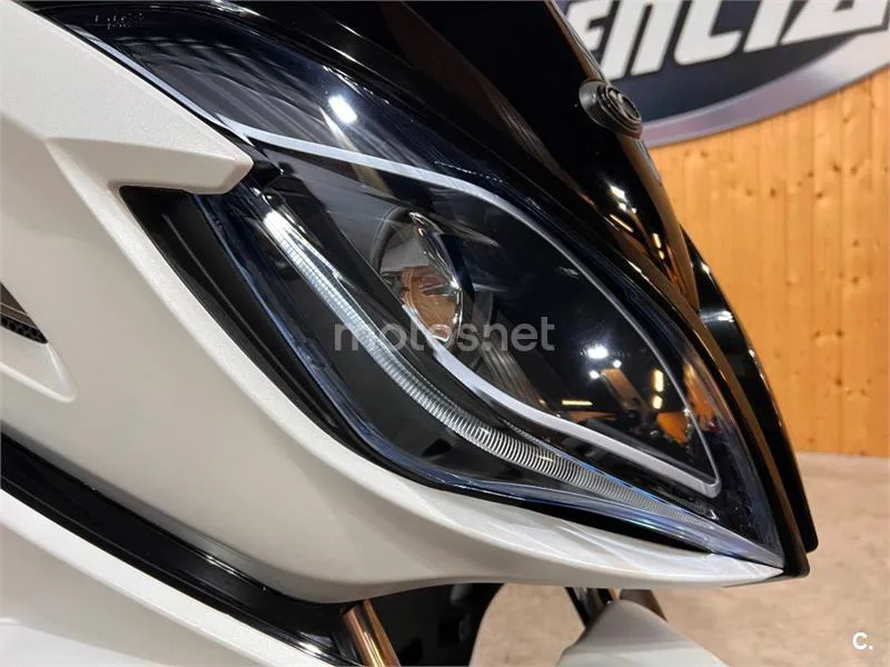 Kymco K-XCT 300i – Vista 32