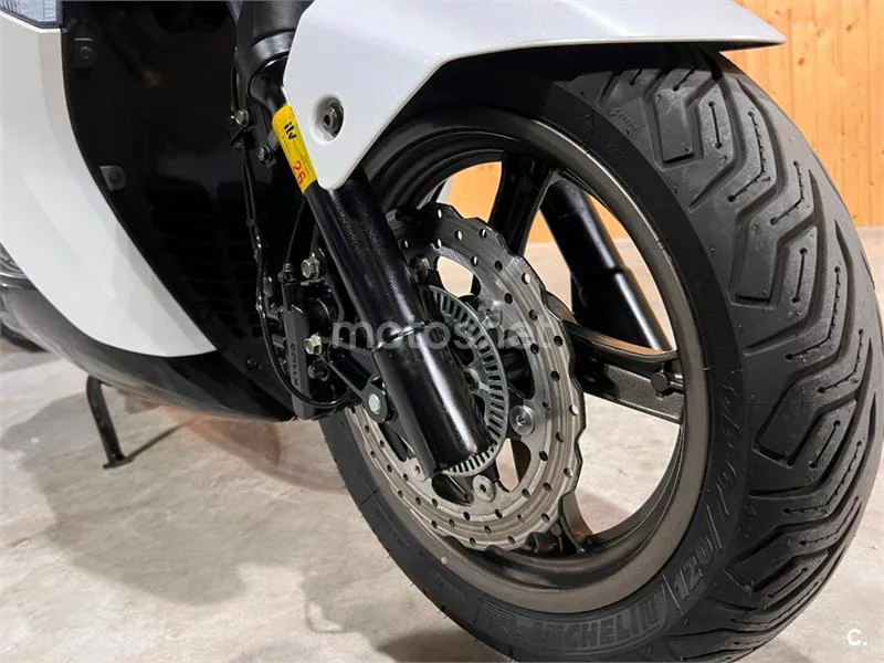 Kymco K-XCT 300i – Vista 35