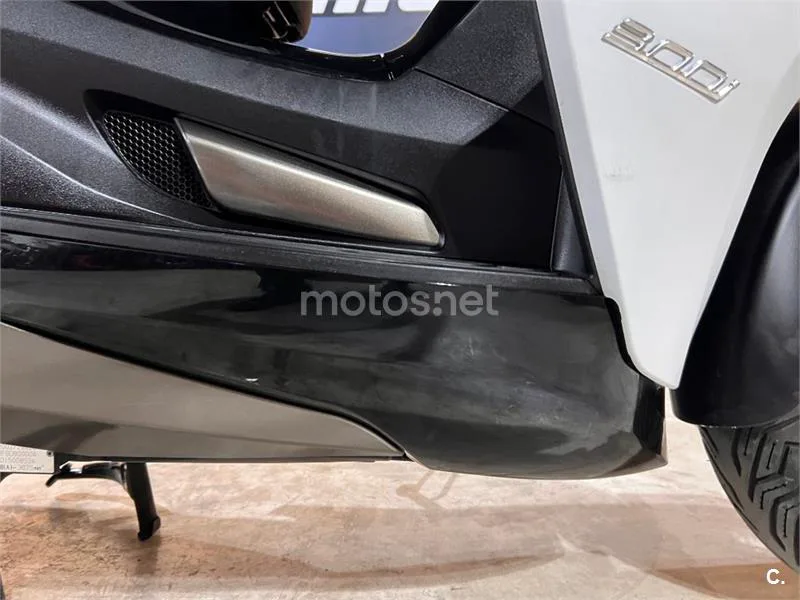 Kymco K-XCT 300i – Vista 45