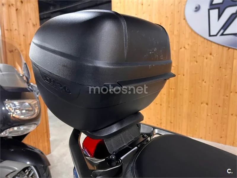 Kymco K-XCT 300i – Vista 50