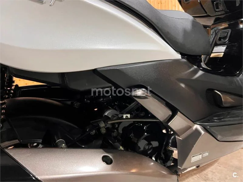 Kymco K-XCT 300i – Vista 53