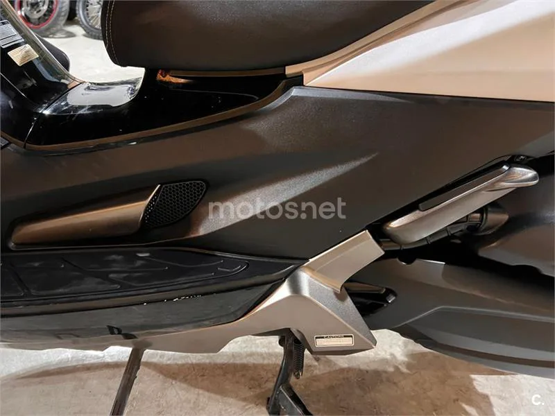Kymco K-XCT 300i – Vista 70
