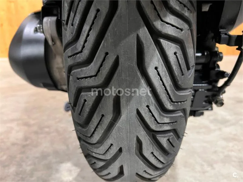 Kymco K-XCT 300i – Vista 8