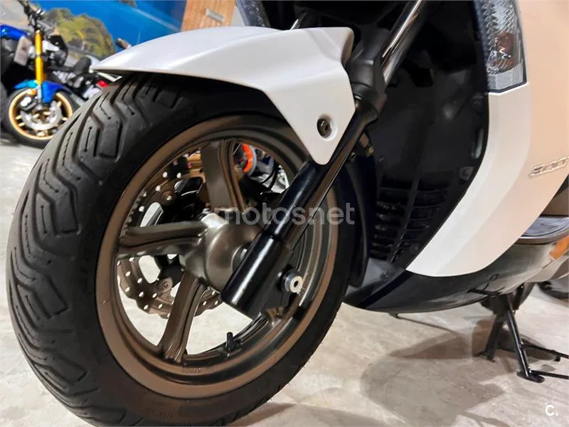 Kymco K-XCT 300i – Vista 75