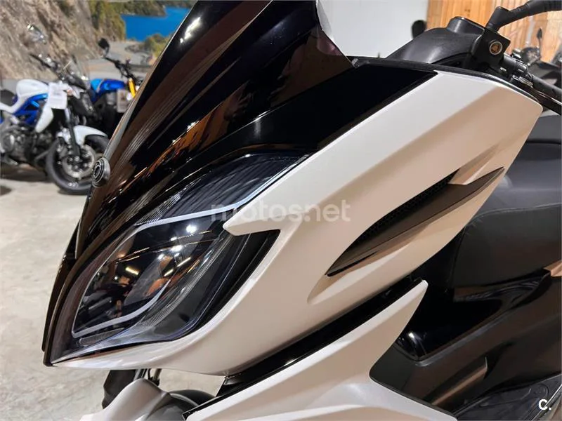 Kymco K-XCT 300i – Vista 80