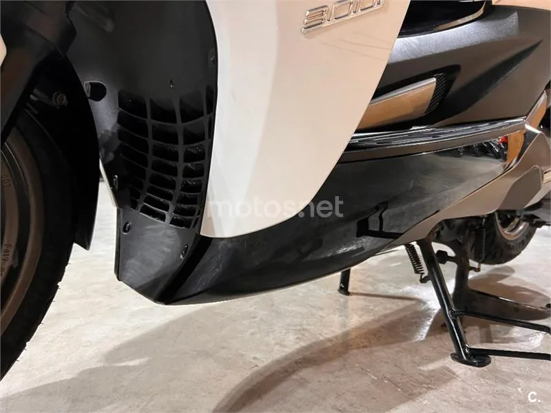 Kymco K-XCT 300i – Vista 82