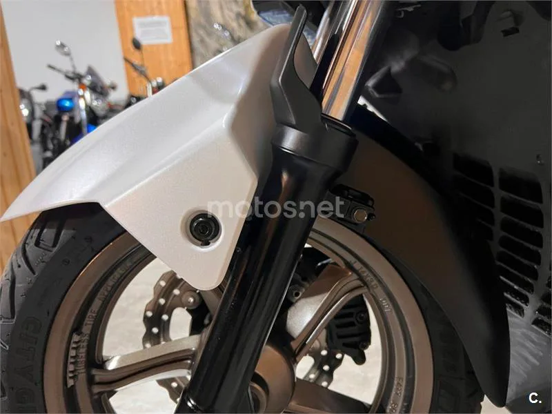Kymco K-XCT 300i – Vista 83