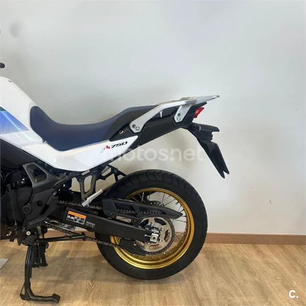 Honda XL 750 Transalp – Vista 3