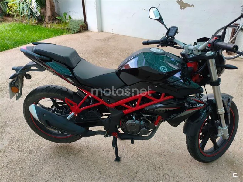 Benelli BN 125 – Vista 2