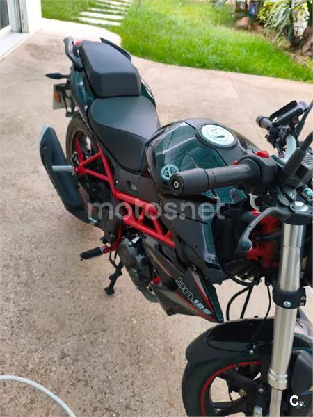 Benelli BN 125 – Vista 6