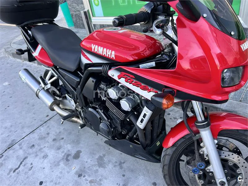 Yamaha FZS 600 Fazer – Vista 3
