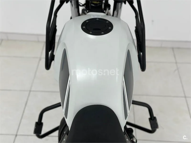 Royal Enfield Himalayan 410 – Vista 16