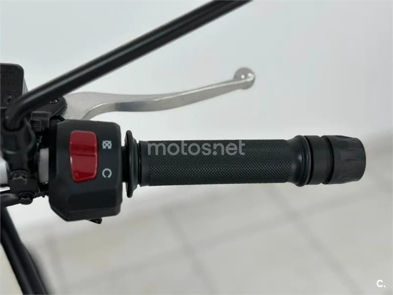 Royal Enfield Himalayan 410 – Vista 18
