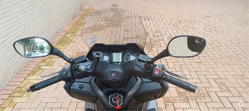 Kymco Grand Dink 300 – Vista 3