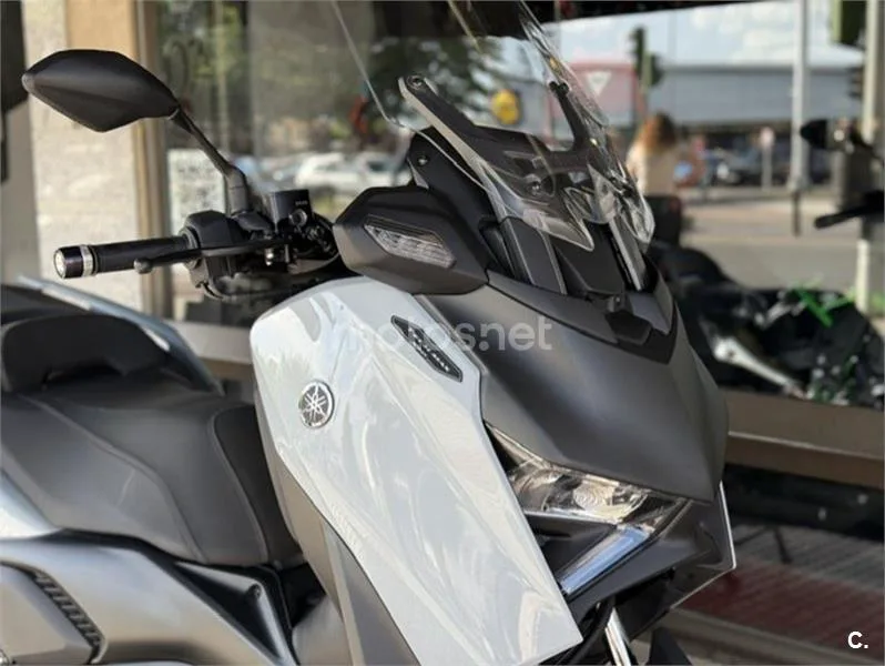 Yamaha XMAX 300 – Vista 6