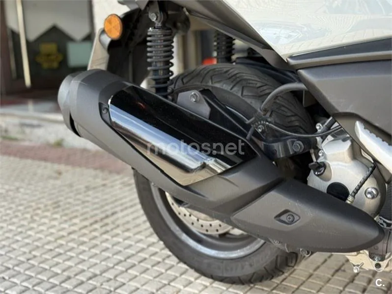 Yamaha XMAX 300 – Vista 7