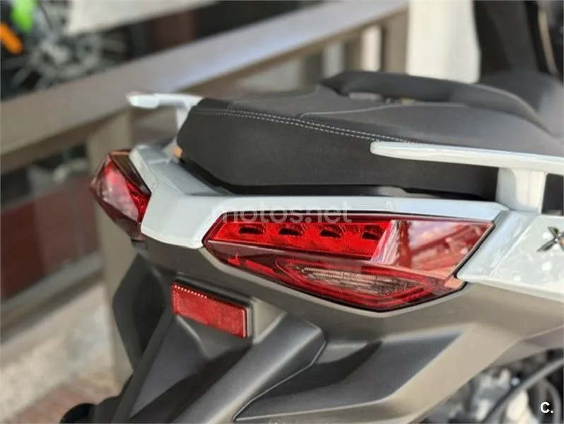 Yamaha XMAX 300 – Vista 8
