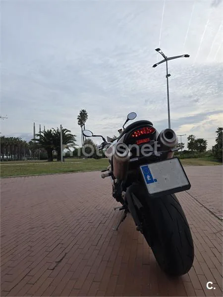 Triumph Speed Triple R – Vista 8