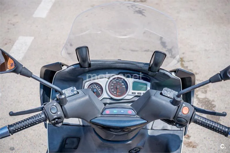 Aprilia SR Max 300 – Vista 12