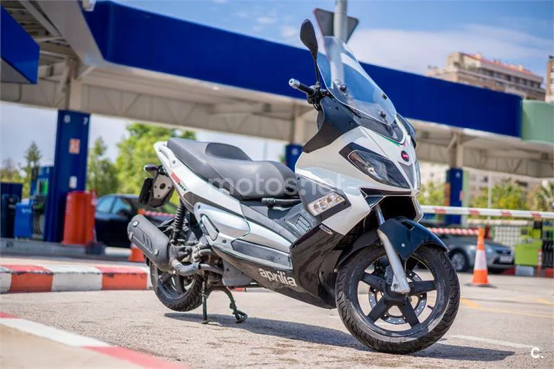 Aprilia SR Max 300 – Vista 13