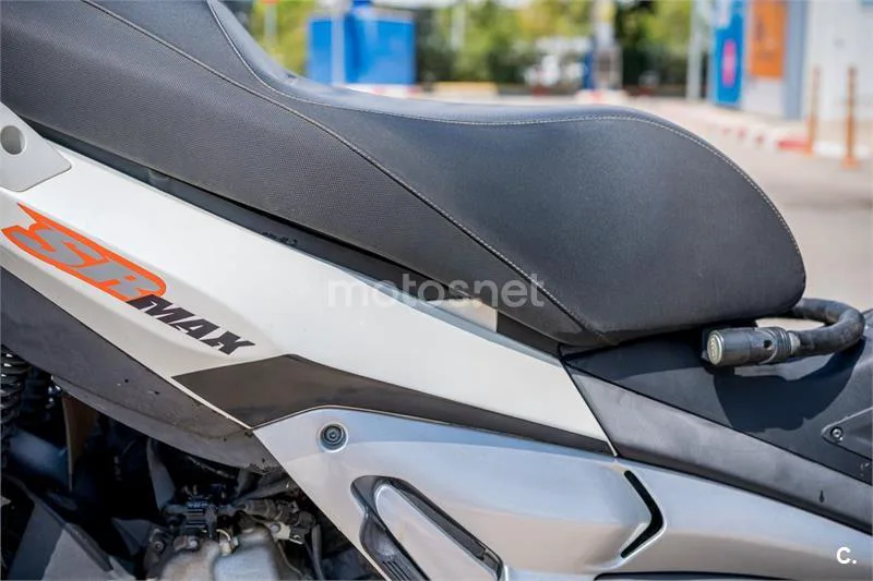 Aprilia SR Max 300 – Vista 3