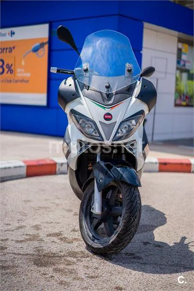 Aprilia SR Max 300 – Vista 5