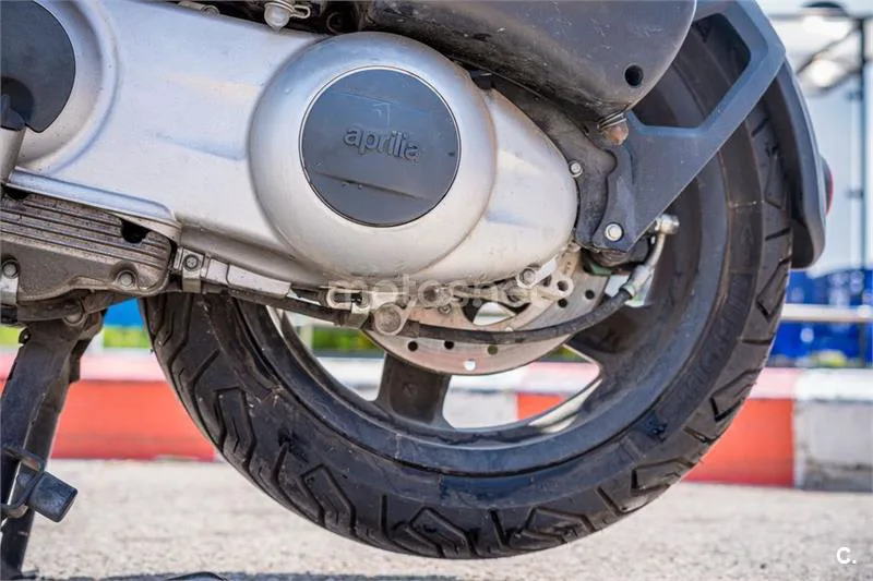 Aprilia SR Max 300 – Vista 6