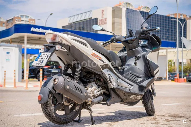 Aprilia SR Max 300 – Vista 8