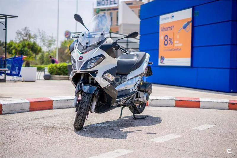 Aprilia SR Max 300 – Vista 10