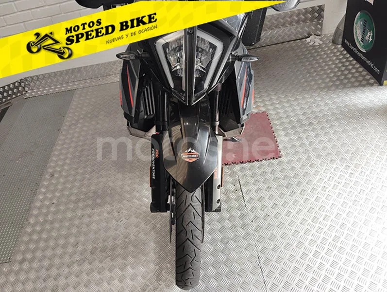 KTM 890 – Vista 11
