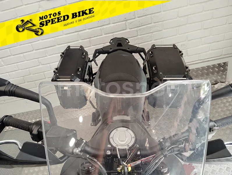 KTM 890 – Vista 12