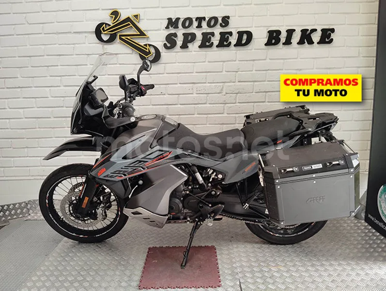 KTM 890 – Vista 13