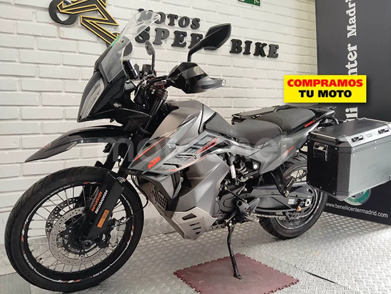 KTM 890 – Vista 16