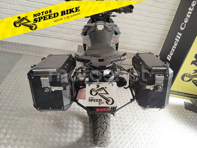 KTM 890 – Vista 18