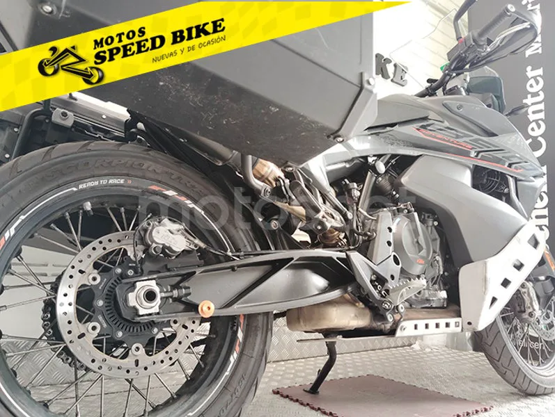 KTM 890 – Vista 6