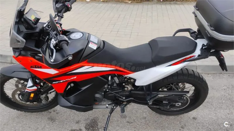 KTM 890 – Vista 7