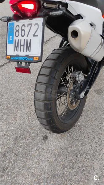 KTM 890 – Vista 9